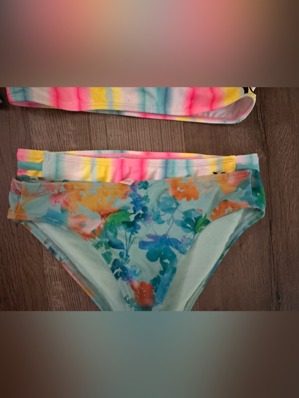 Girls Swimsuits- medium (8/10) - Picture 4 of 4